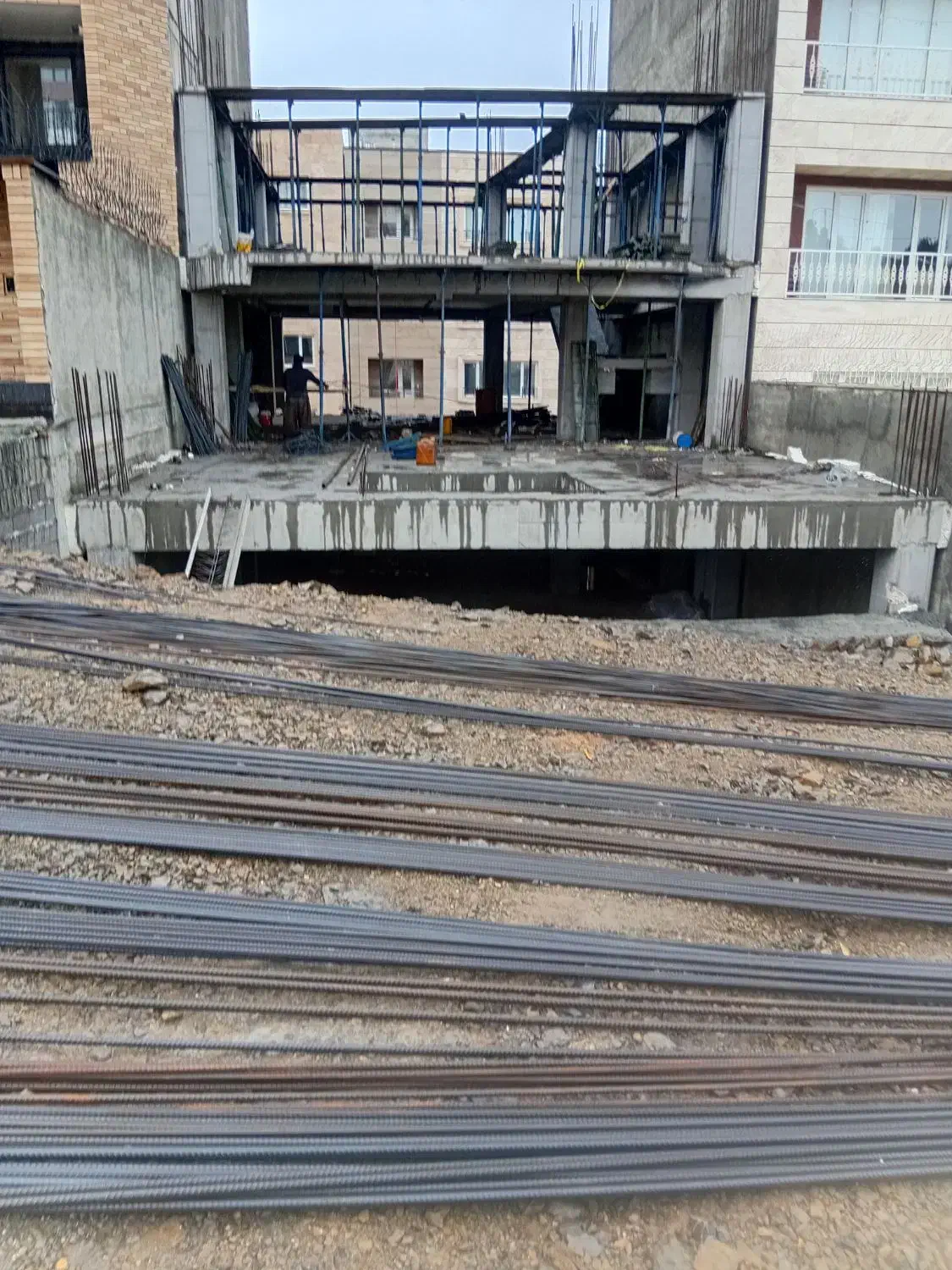 به چند نفر استاد کاره ارماتوبندی نیاز مندم|استخدام معماری، عمران و ساختمانی|سنندج, |دیوار