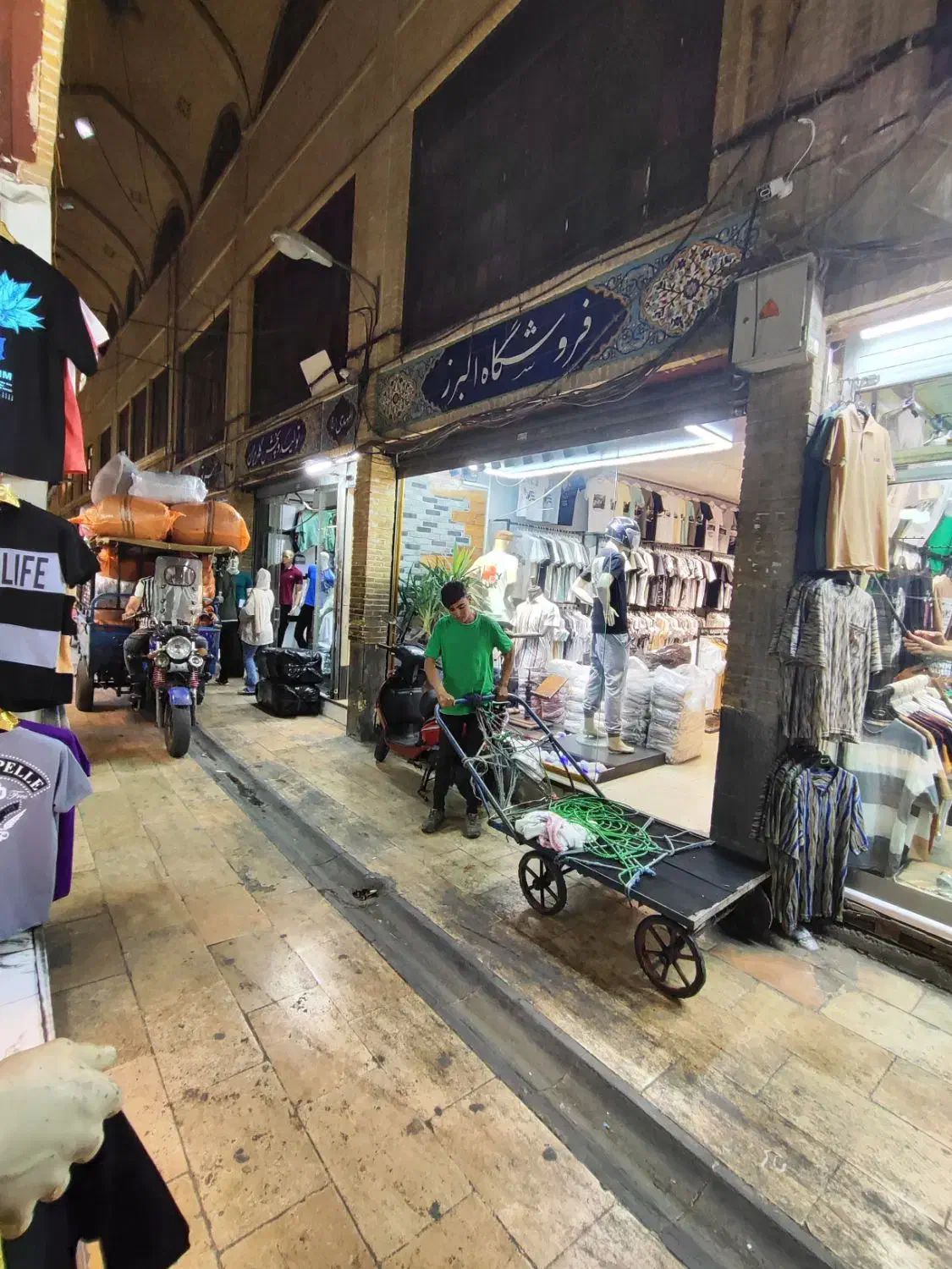 225 متر کلنگی بازار تهران|فروش زمین و ملک کلنگی|تهران, بازار|دیوار