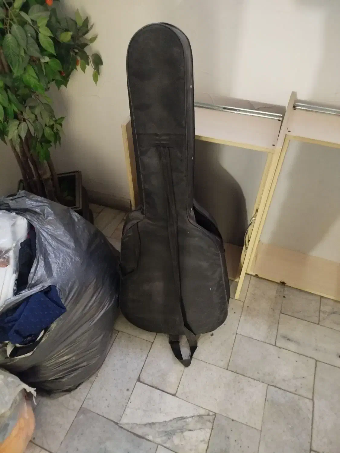 کیف گیتار|گیتار، بیس، امپلیفایر|تهران, فلسطین (میدان انقلاب)|دیوار