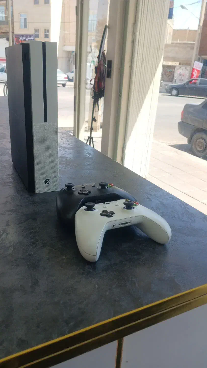 xbox one s دو دسته فول بازی در حد نو|کنسول، بازی ویدئویی و آنلاین|ساوه, |دیوار