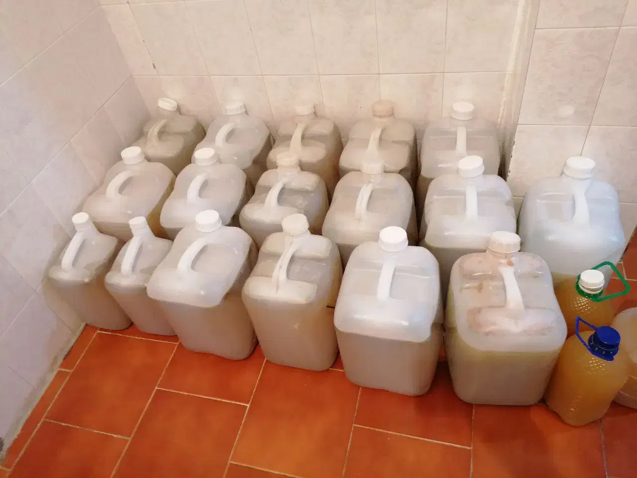 آبغوره|خوردنی و آشامیدنی|شیراز, میانرود|دیوار