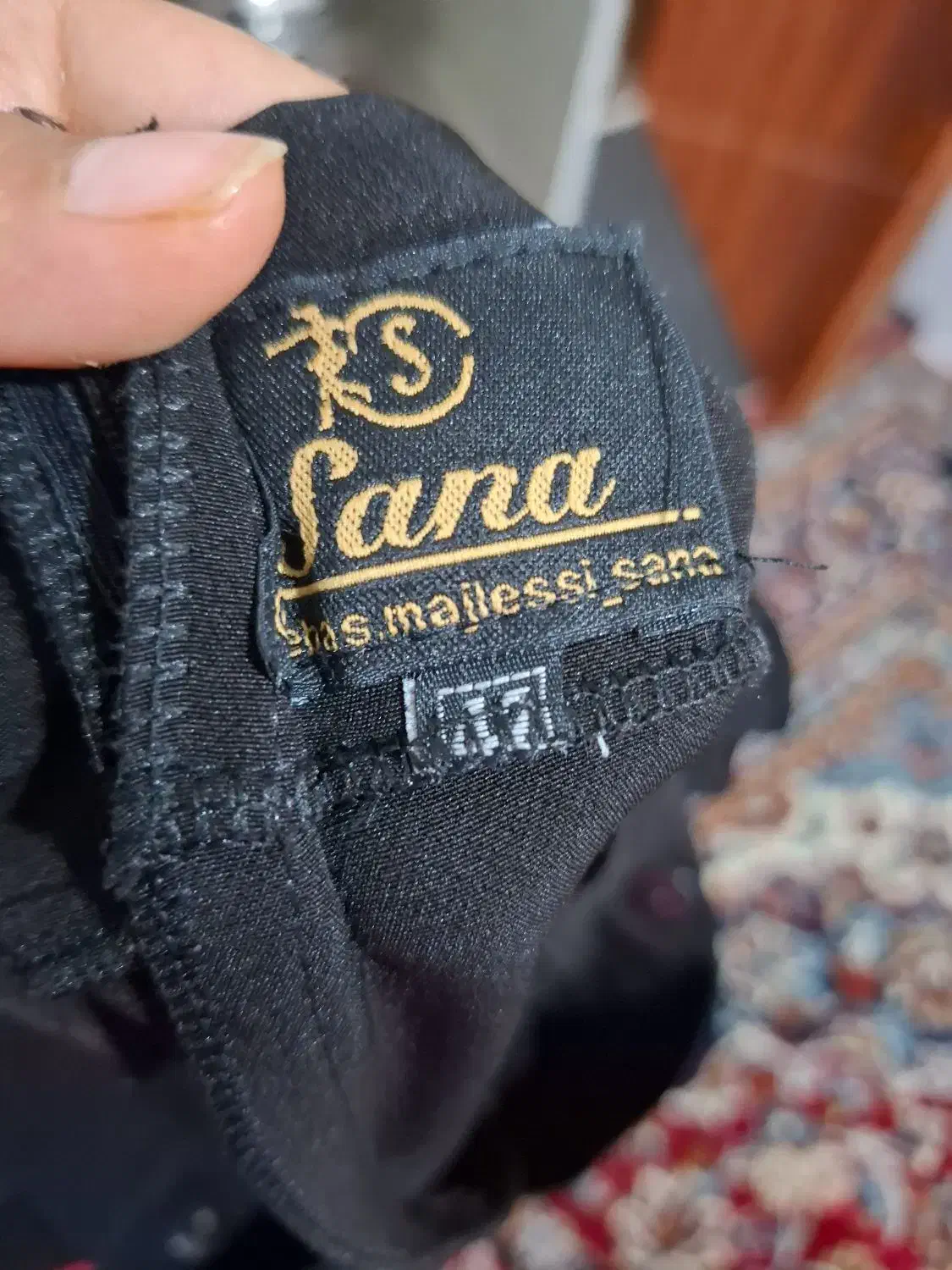 دامن|لباس|مشهد, شهید آوینی|دیوار