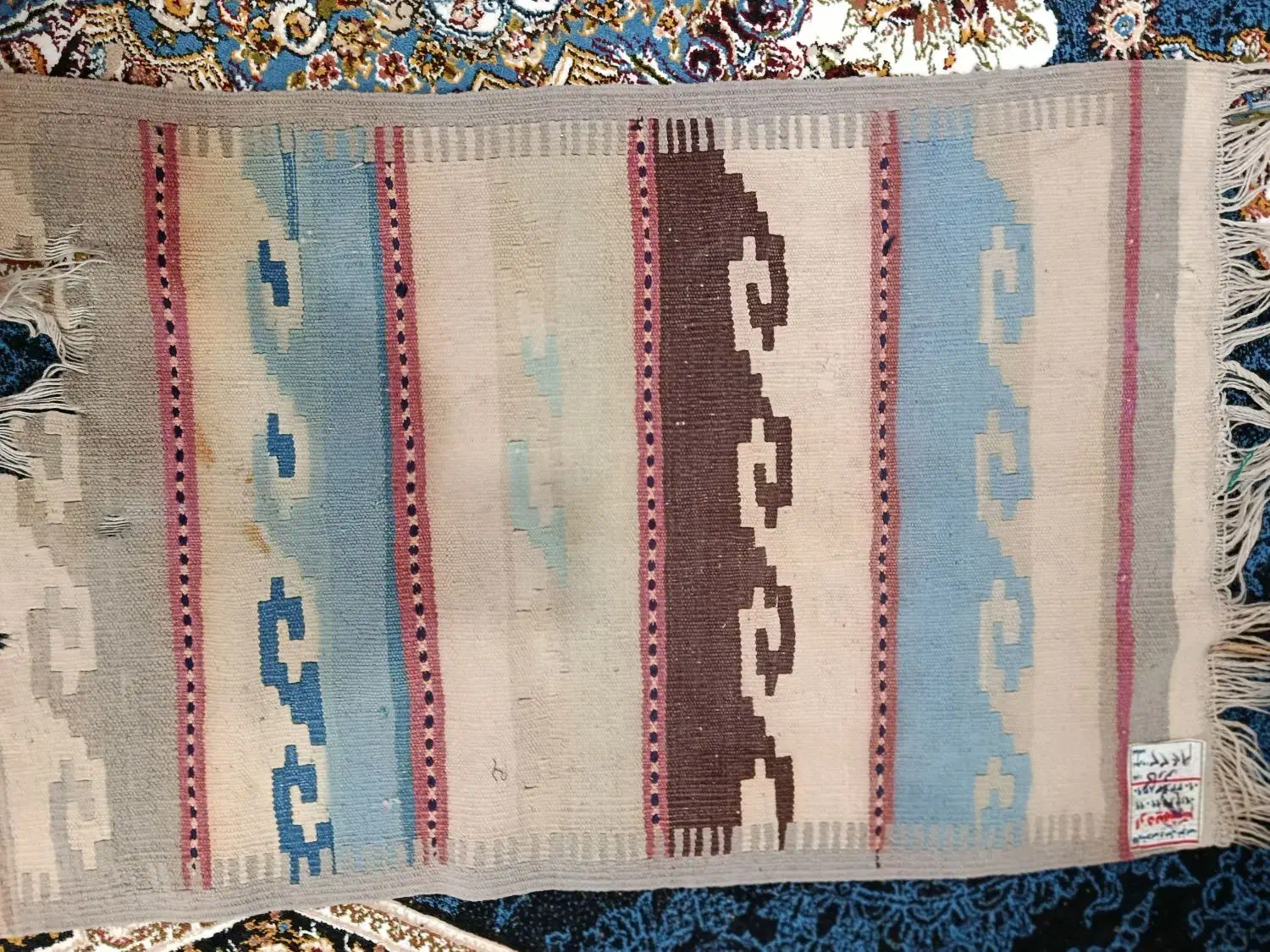 فرش شش متری و پشتی|گلیم، جاجیم، گبه|شیراز, نیستان|دیوار