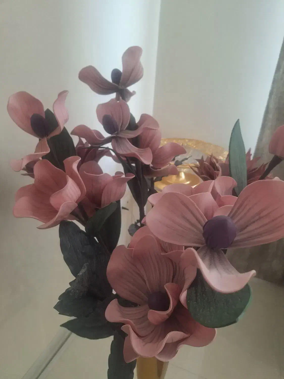 گلدان طلایی استیل همراه گل|صنایع دستی و سایر لوازم تزئینی|تهران, زرکش|دیوار