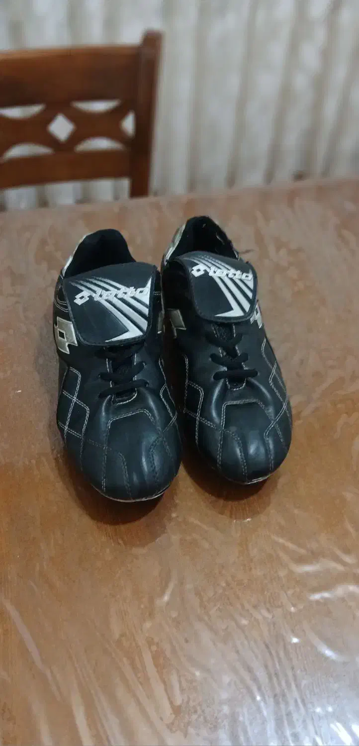 کفش استوک چمنی برند لوتو(اورجینال)|تجهیزات ورزشی|دزفول, |دیوار