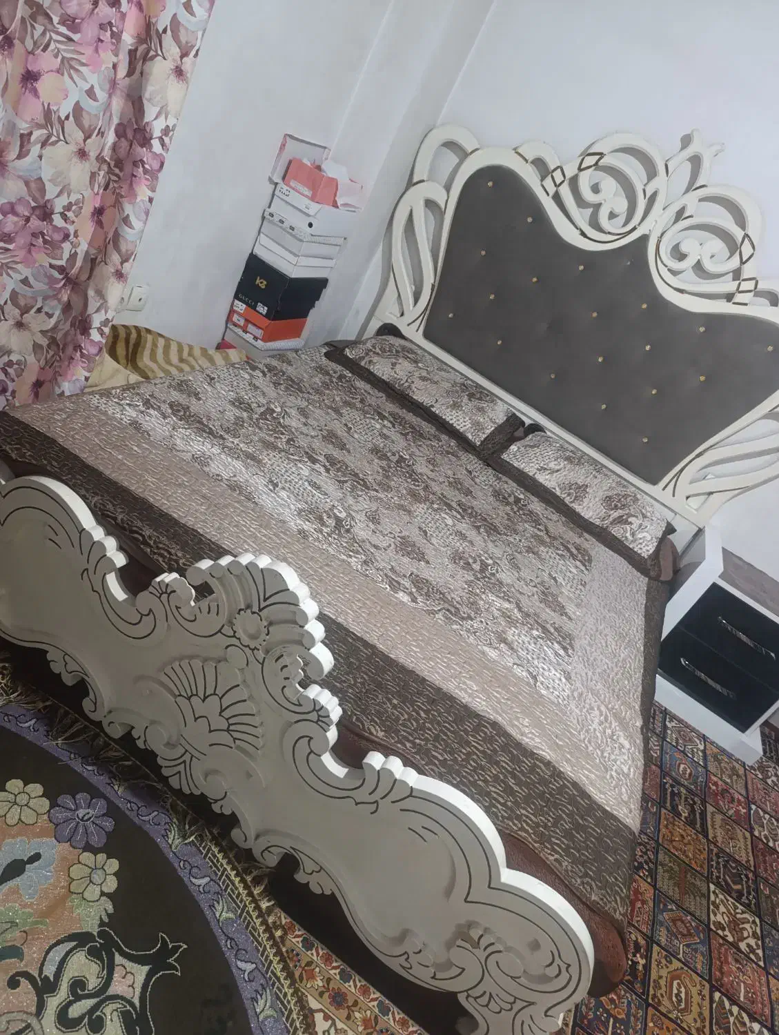 تخت همراه تشک و روتختخی|تخت و سرویس خواب|اردبیل, |دیوار