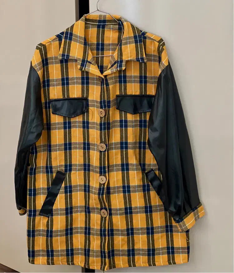 پالتو کاملا نو|لباس|صومعه‌سرا, |دیوار