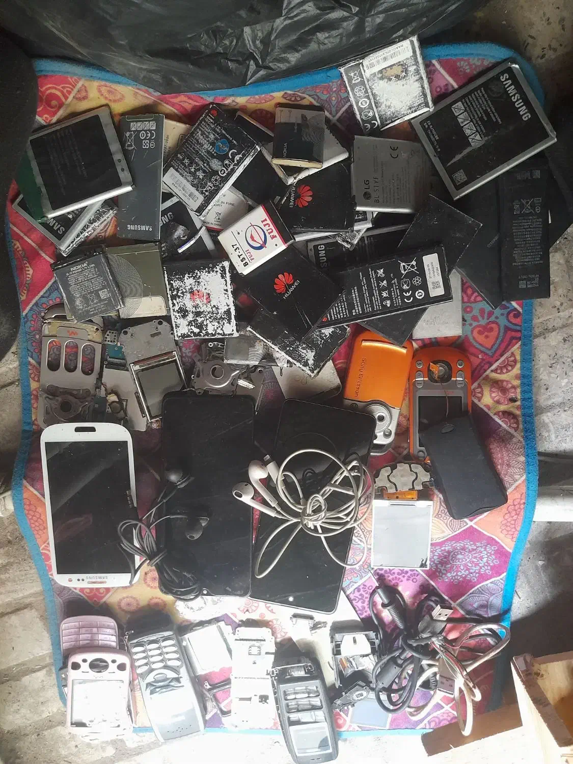 قطعه گوشی باطری|لوازم جانبی موبایل و تبلت|رشت, دیانتی|دیوار