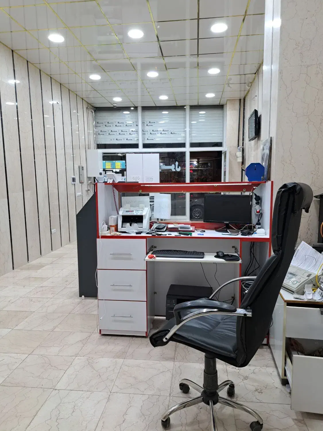 اجاره مغازه موبایل فروشی|اجارهٔ مغازه و غرفه|رباطکریم, آدران|دیوار