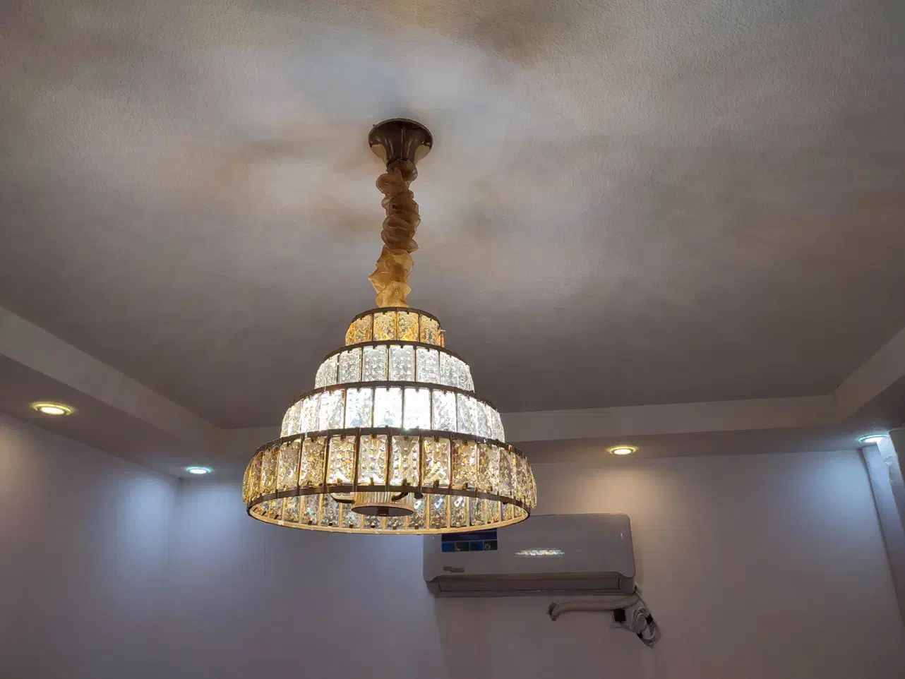 لوستر جذاب کریستالی|لوستر و چراغ آویز|بوشهر, |دیوار