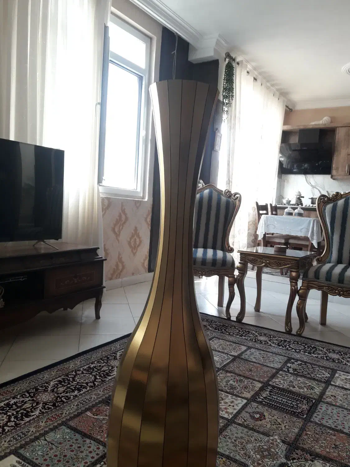 گلدان طلایی بلند|صنایع دستی و سایر لوازم تزئینی|مشهد, سرافرازان|دیوار