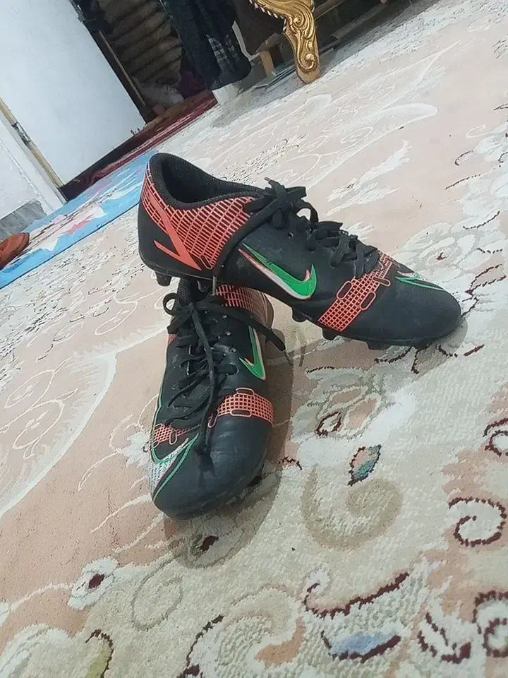 کفش ورزشی چمن|کیف، کفش، کمربند|کوهدشت, |دیوار