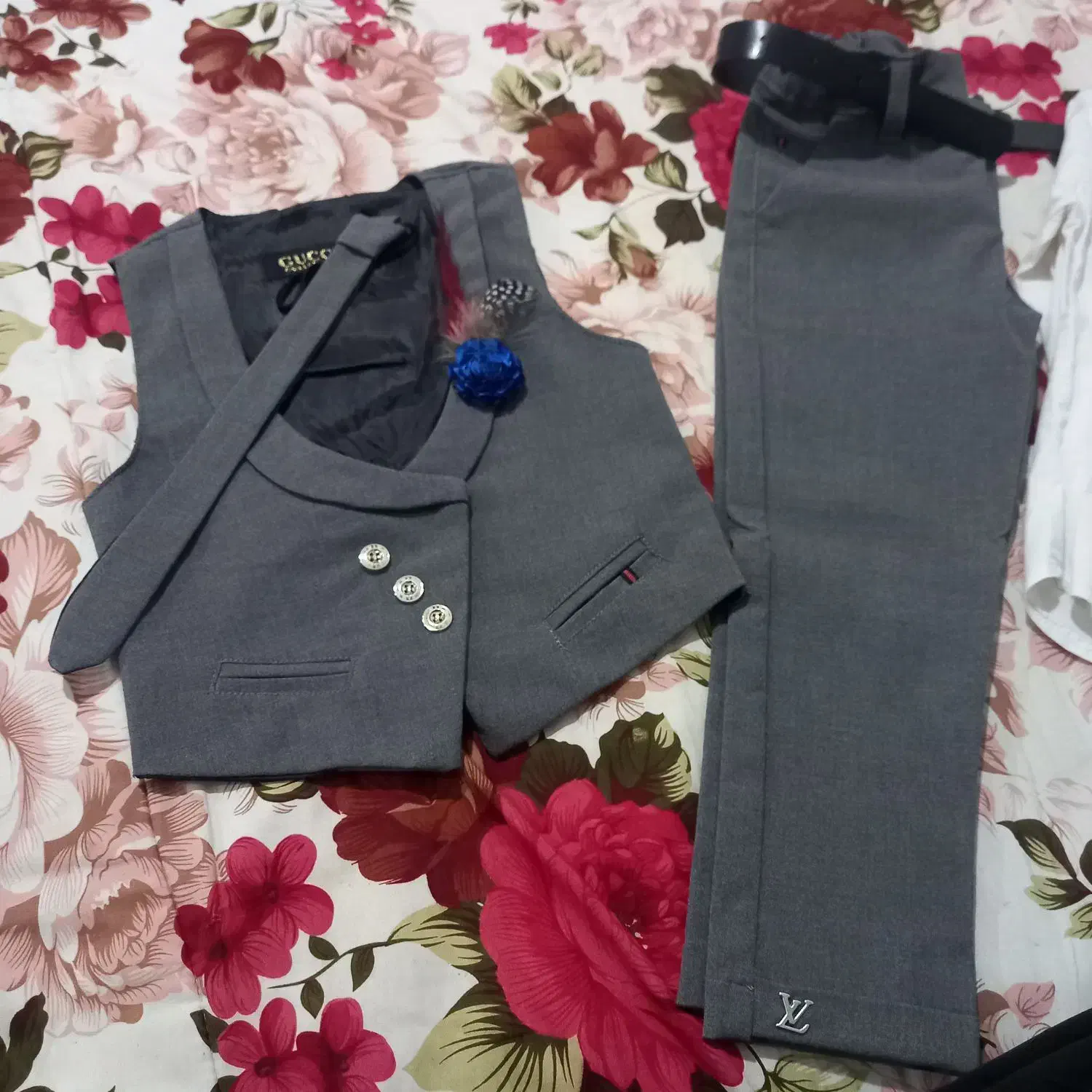 لباس مجلسی جلیقه وشلوار پسرانه فوری فوری|کفش و لباس بچه|بروجرد, |دیوار