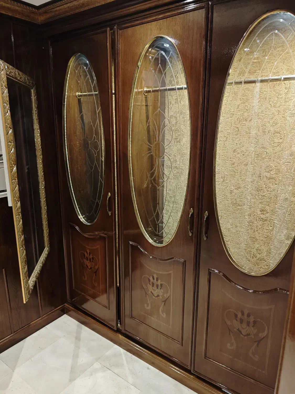 ۳۳۰متر کم واحد سالن و‌نشیمن مجزا