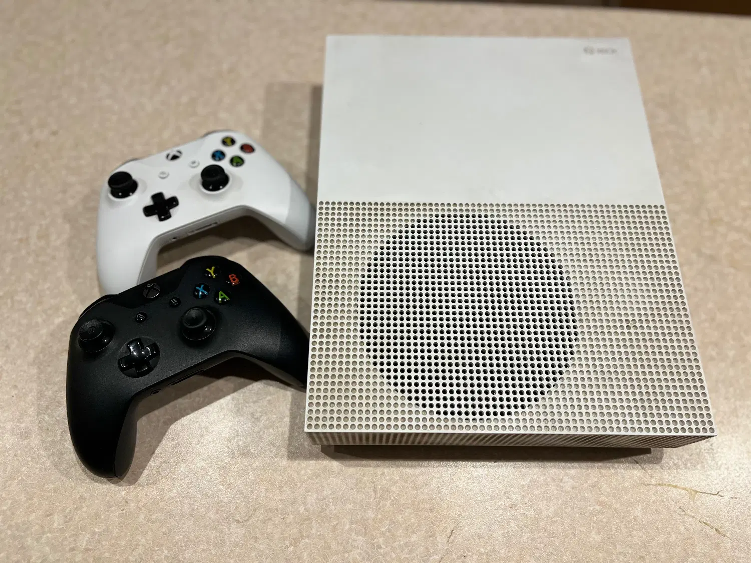Xbox one s 1tb|کنسول، بازی ویدئویی و آنلاین|اصفهان, باغ نگاره|دیوار