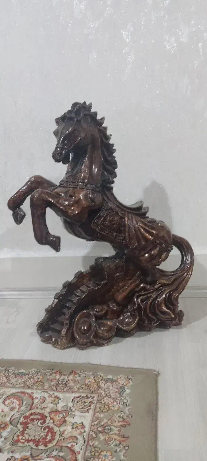 مجسمه|مجسمه، تندیس، ماکت|خوی, |دیوار