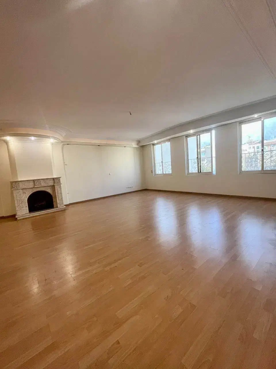 آپارتمان ۲۰۰ متر ۳و۴خواب/پاسداران دشتستان