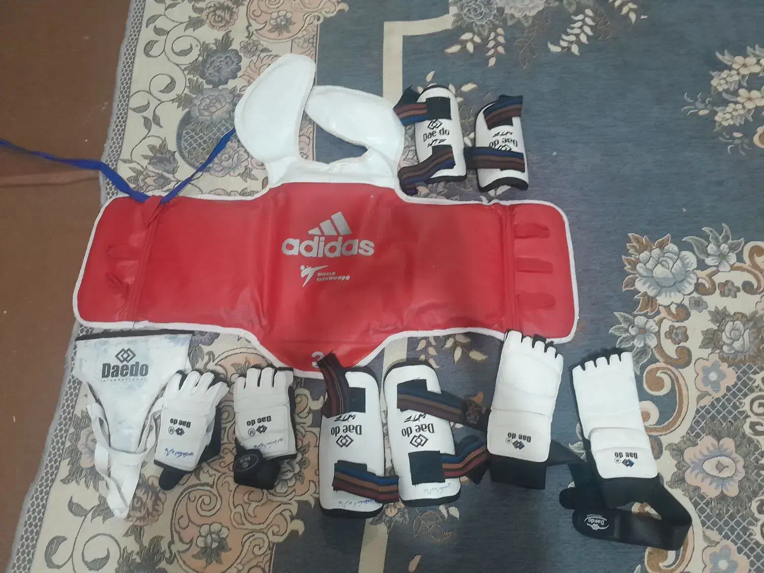 وسایل ورزشی|لباس|قم, امامزاده ابراهیم|دیوار