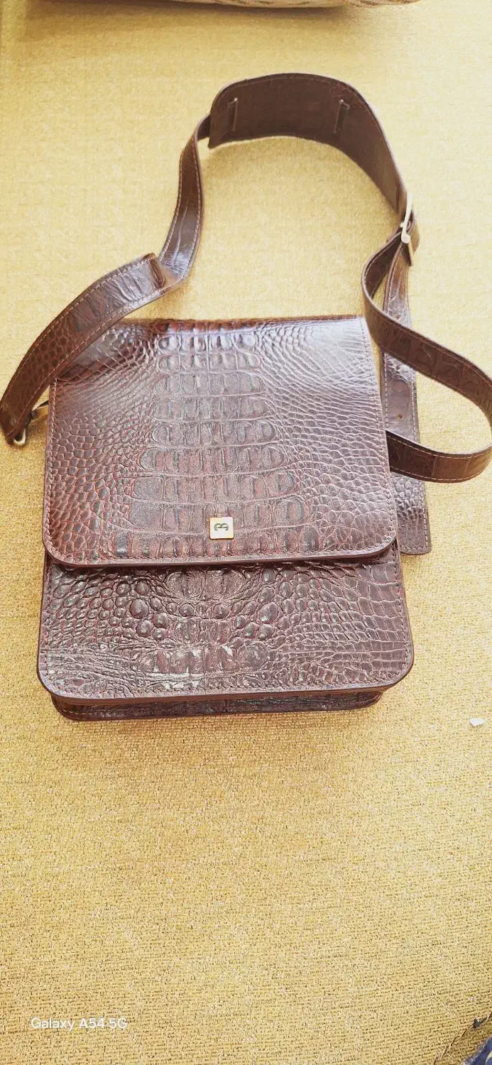 کیف چرم منط مدل دوشی خوش رنگ وزیبا|کیف، کفش، کمربند|مشهد, ابوذر|دیوار