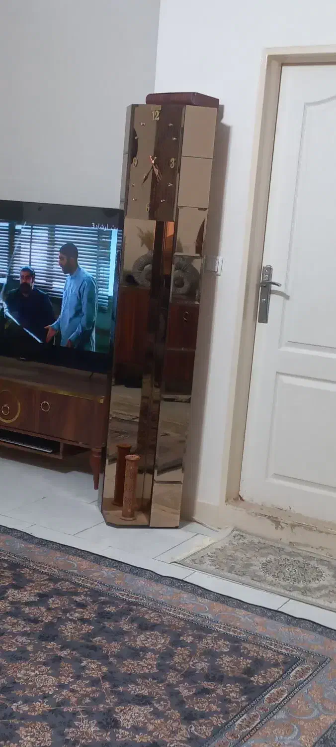 ساعت وآینه|ساعت دیواری و تزئینی|پرند, فاز ۴|دیوار