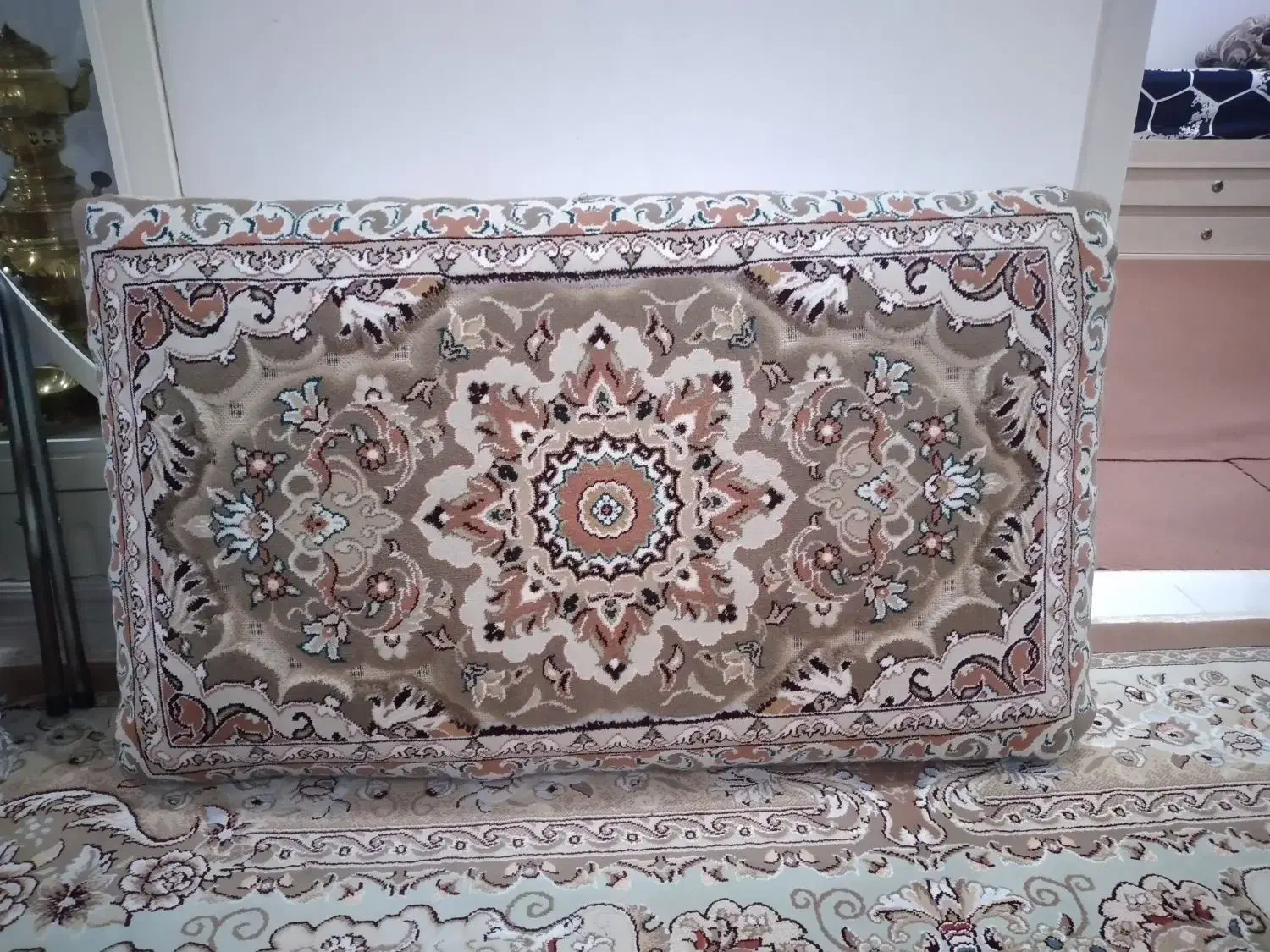 پشتی جفت یک میلیون قرمز ۲۵۰|پشتی|اراک, |دیوار