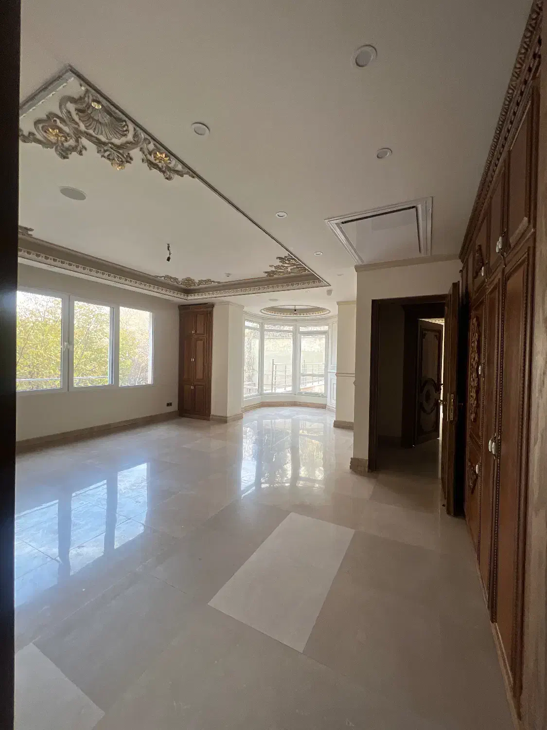 اپارتمان۳۳۰متر۴خواب نیاوران۱۵۰متر حیاط اختصاصی