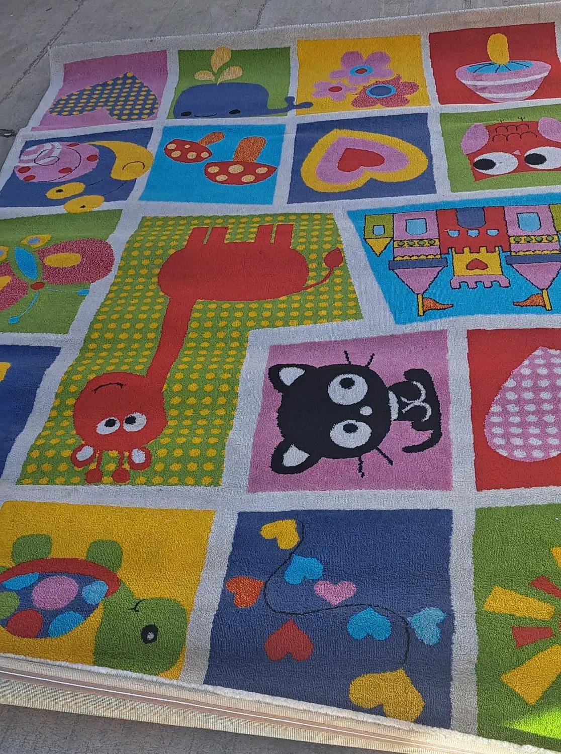 فرش 6 متری ساوین و 3 عدد پشتی|فرش|شاهین‌شهر, حافظ جنوبی|دیوار