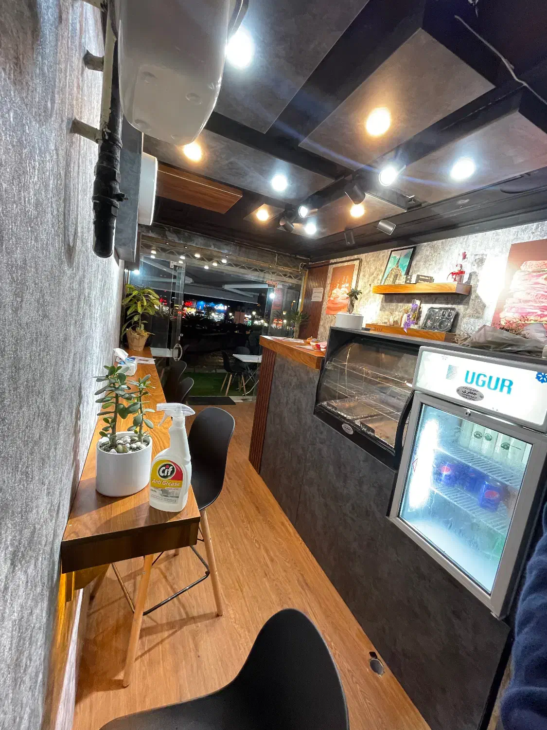 اجاره مغازه دوکله دور استخر|اجارهٔ مغازه و غرفه|لاهیجان, شیشه گران|دیوار