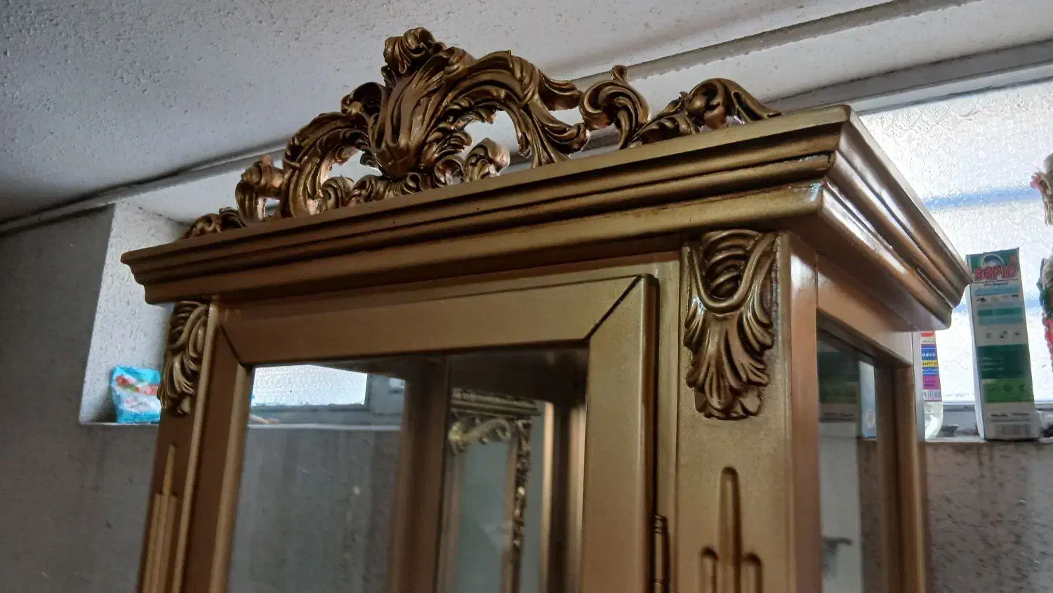 ویترین طلایی با ورق طلا|بوفه، ویترین، کنسول|کهریزک, |دیوار