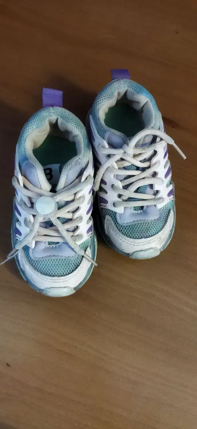 کفش کودک|کفش و لباس بچه|کبودرآهنگ, |دیوار