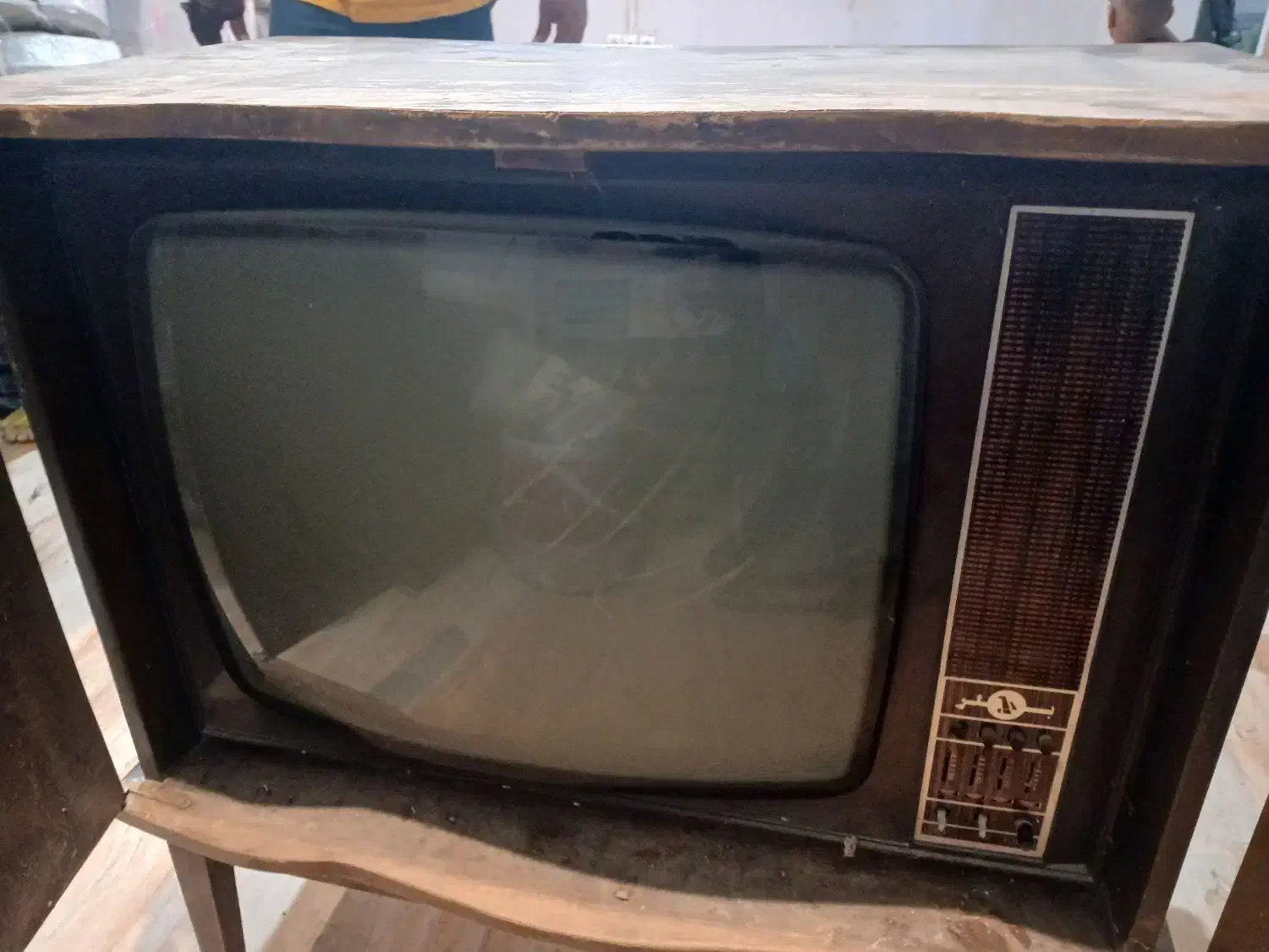 تلوزیون قدیمی|کلکسیون اشیاء عتیقه|قم, دروازه ری|دیوار