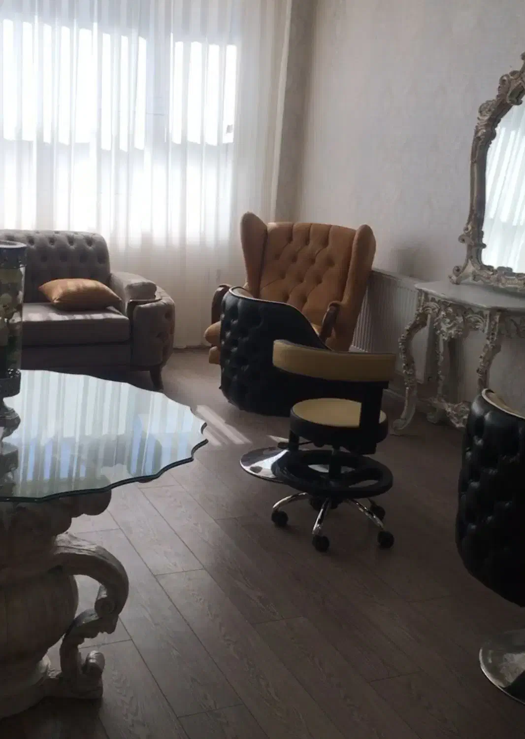 فروش ‌ویژه تجهیزات آرایشگاهی|آرایشگاه و سالن‌های زیبایی|اصفهان, تخت فولاد|دیوار