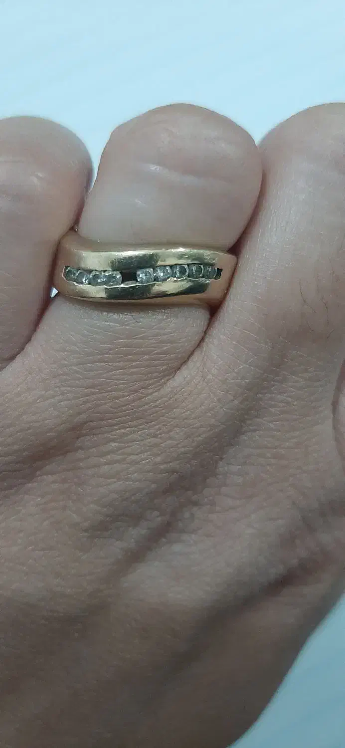 حلقه ازداوج گمشده|اشیا|داراب, |دیوار