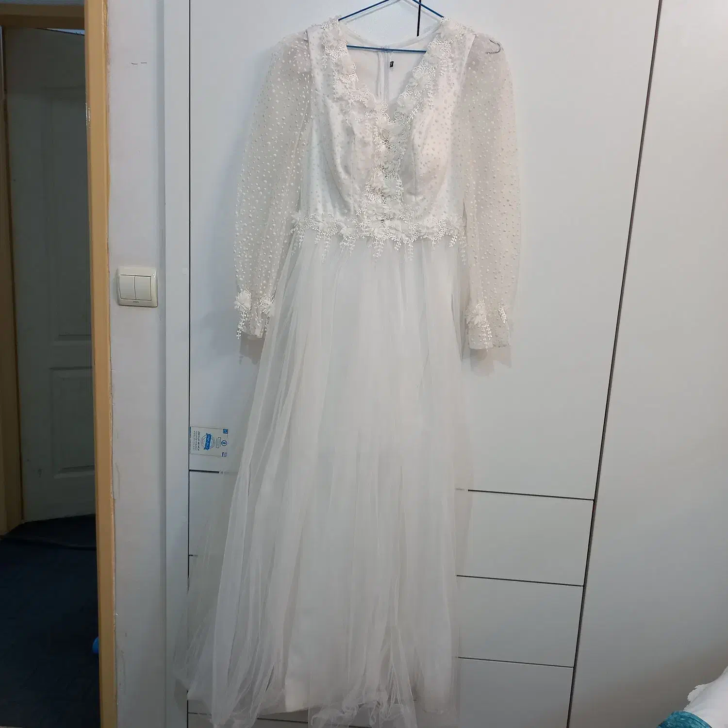 لباس عقد|لباس|تاکستان, |دیوار