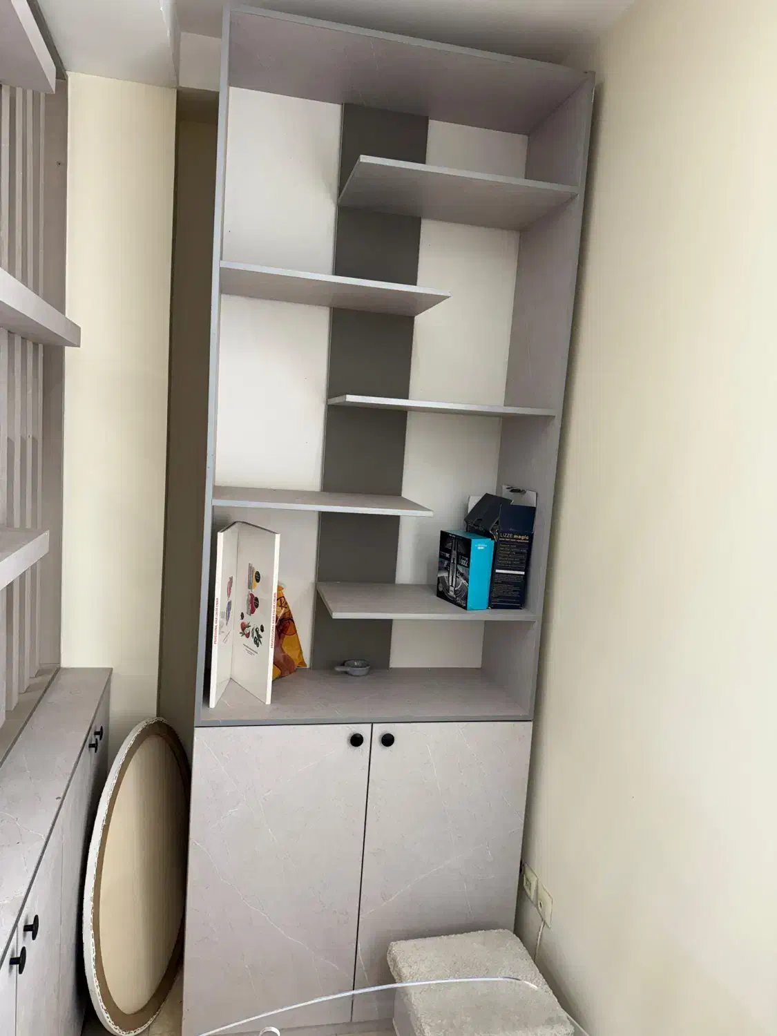 آینه فول لایت سالنی با صندلی کپ جک دار و استند رنگ|آرایشگاه و سالنهای زیبایی|بندرعباس, |دیوار