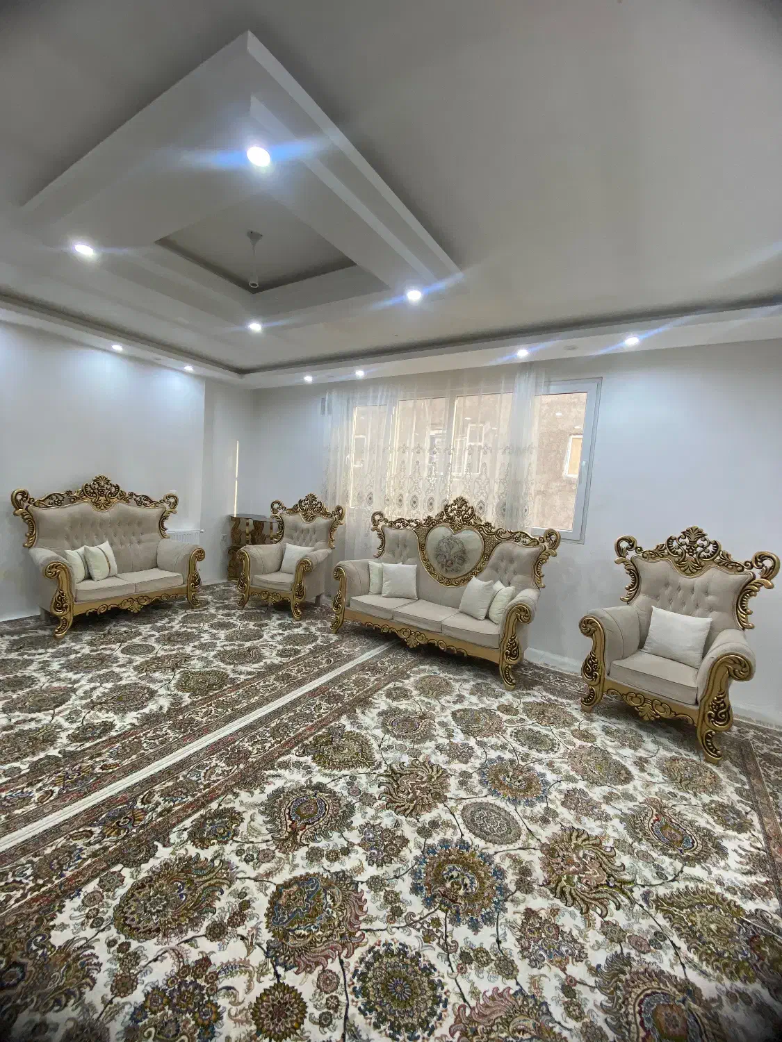 مبل کلاسیک سلطنتی هفت نفره با میز|مبلمان خانگی و میز عسلی|مشهد, ثامن|دیوار