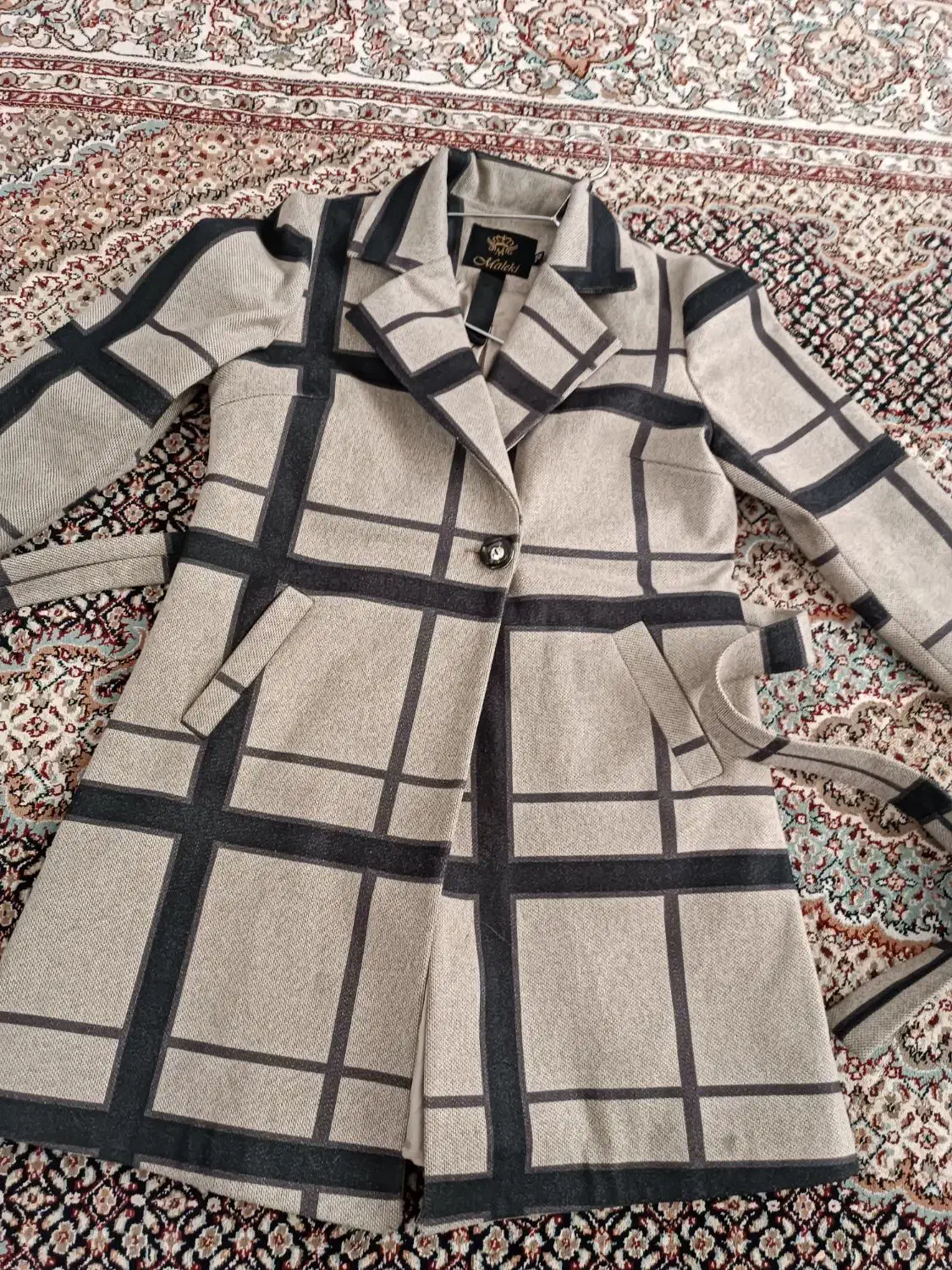 پالتو|لباس|سهند, |دیوار