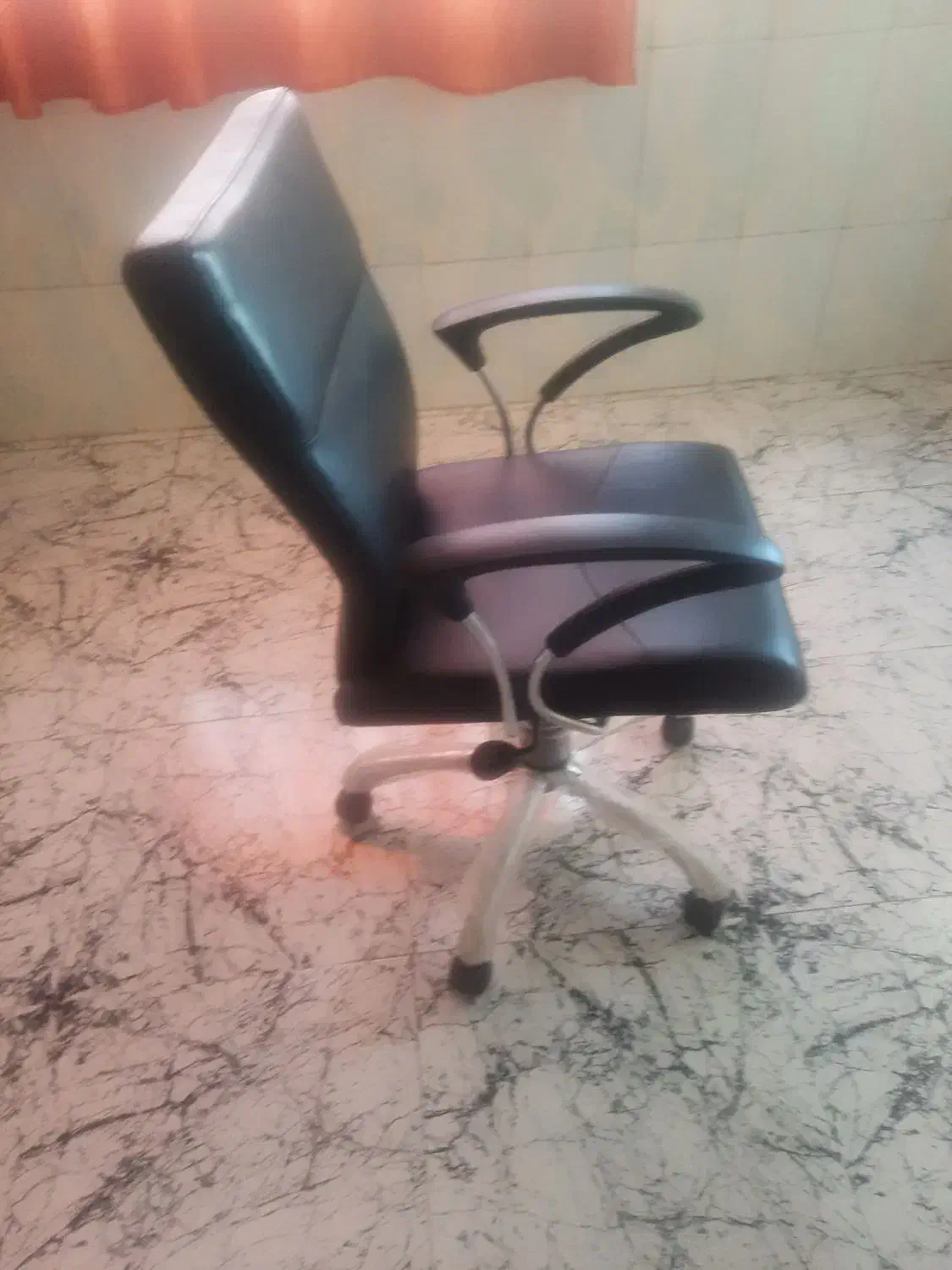 فروش میز و صندلی اداری|مبلمان اداری|فولادشهر, B5|دیوار