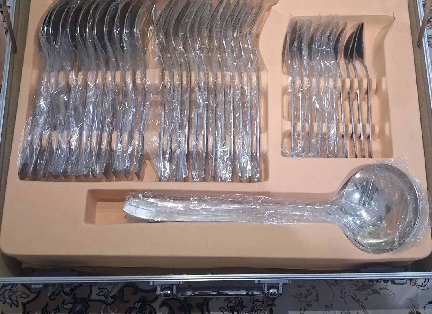 سرویس قاشق و چنگال کامل 128 پارچه 24 نفره|ظروف سرو و پذیرایی|تهران, شوش (باغ آذری)|دیوار