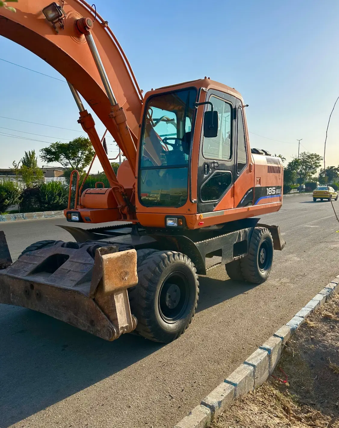 بیل مکانیکی دوو دوسان185|خودرو سنگین|تبریز, |دیوار
