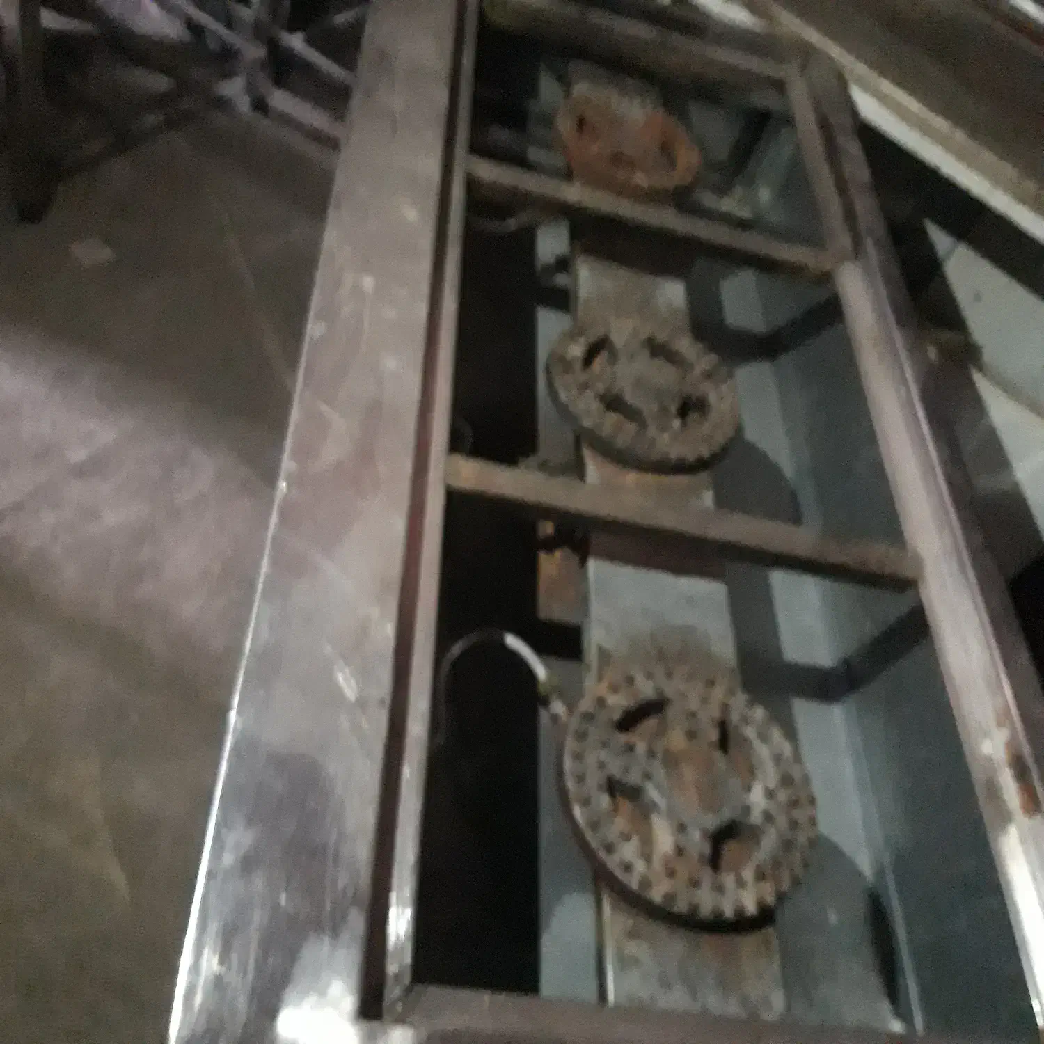 به یک اشپز و یک گارگر ساده نیازمندیم|استخدام خدمات فروشگاه و رستوران|زنجان, |دیوار