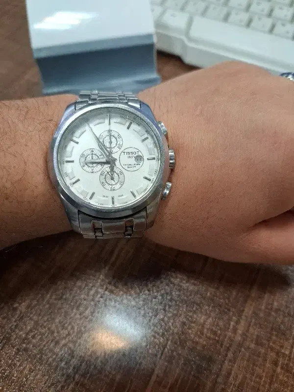 ساعت تیسوت|ساعت|رشت, گیل|دیوار