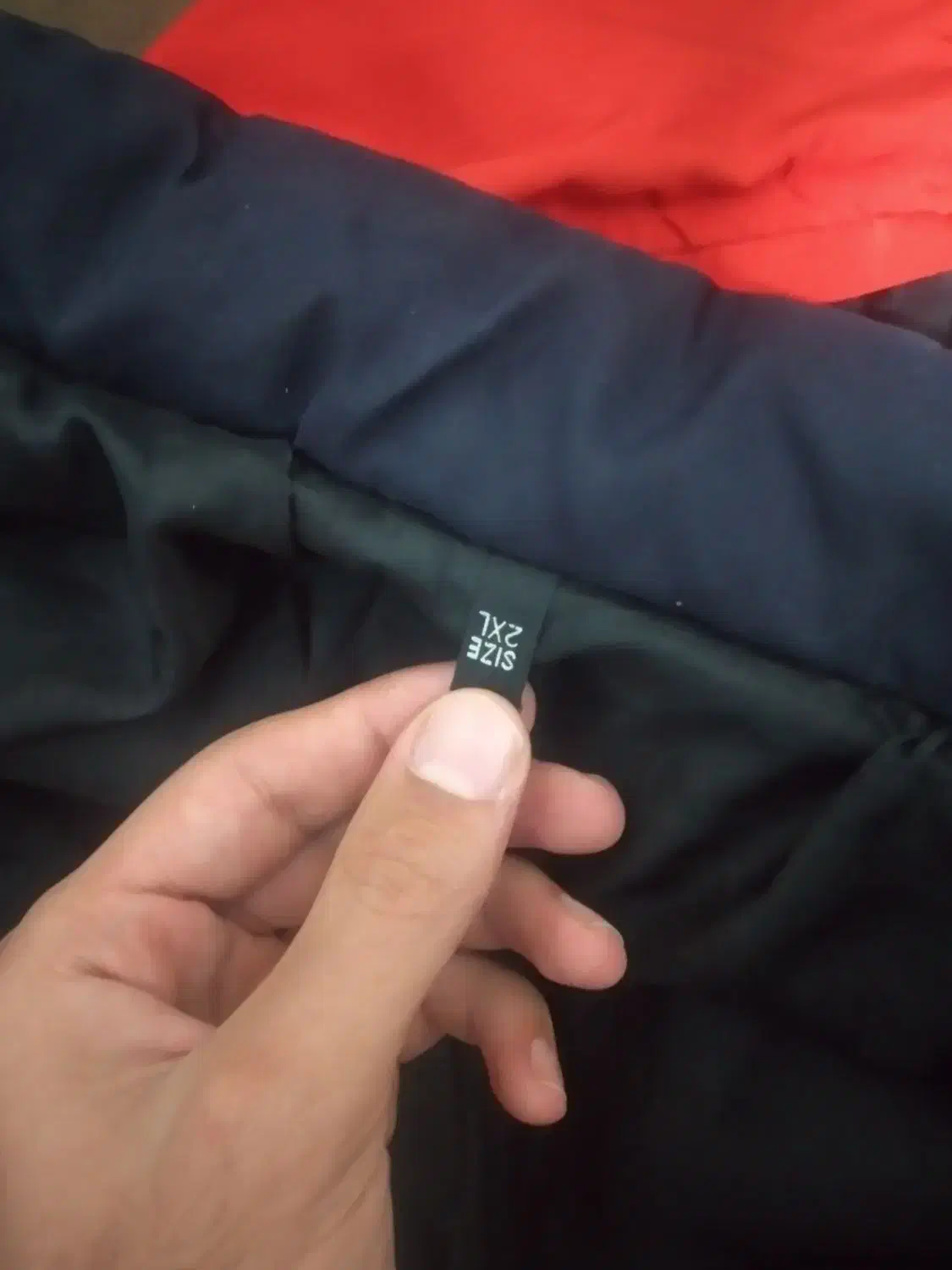 کاپشن|لباس|قم, شاد قلی|دیوار