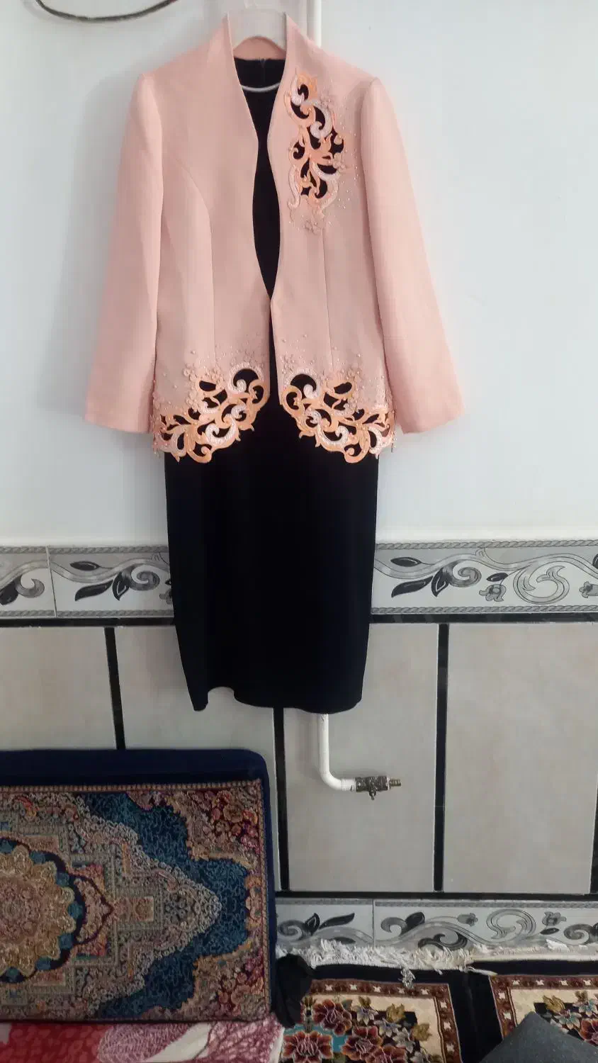 لباس|لباس|تاکستان, |دیوار