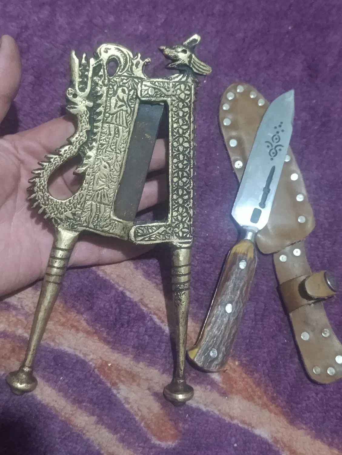 دخل صفوی و کهنه به شرط خط قلم پهلوی|کلکسیون اشیاء عتیقه|شیراز, میرزاکوچک خان|دیوار