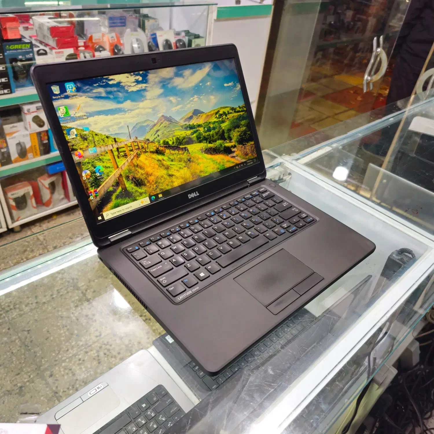 لپتاپ DELL صفحه نمایش خاص ips پردازنده i5رم ۸|رایانه همراه|یاسوج, |دیوار