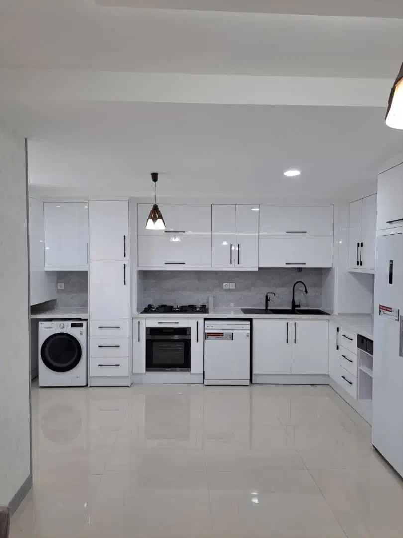 ساخت و نصب کابینت کمد دیواری درب اتاق|خدمات پیشه و مهارت|شیراز, معالیآباد|دیوار