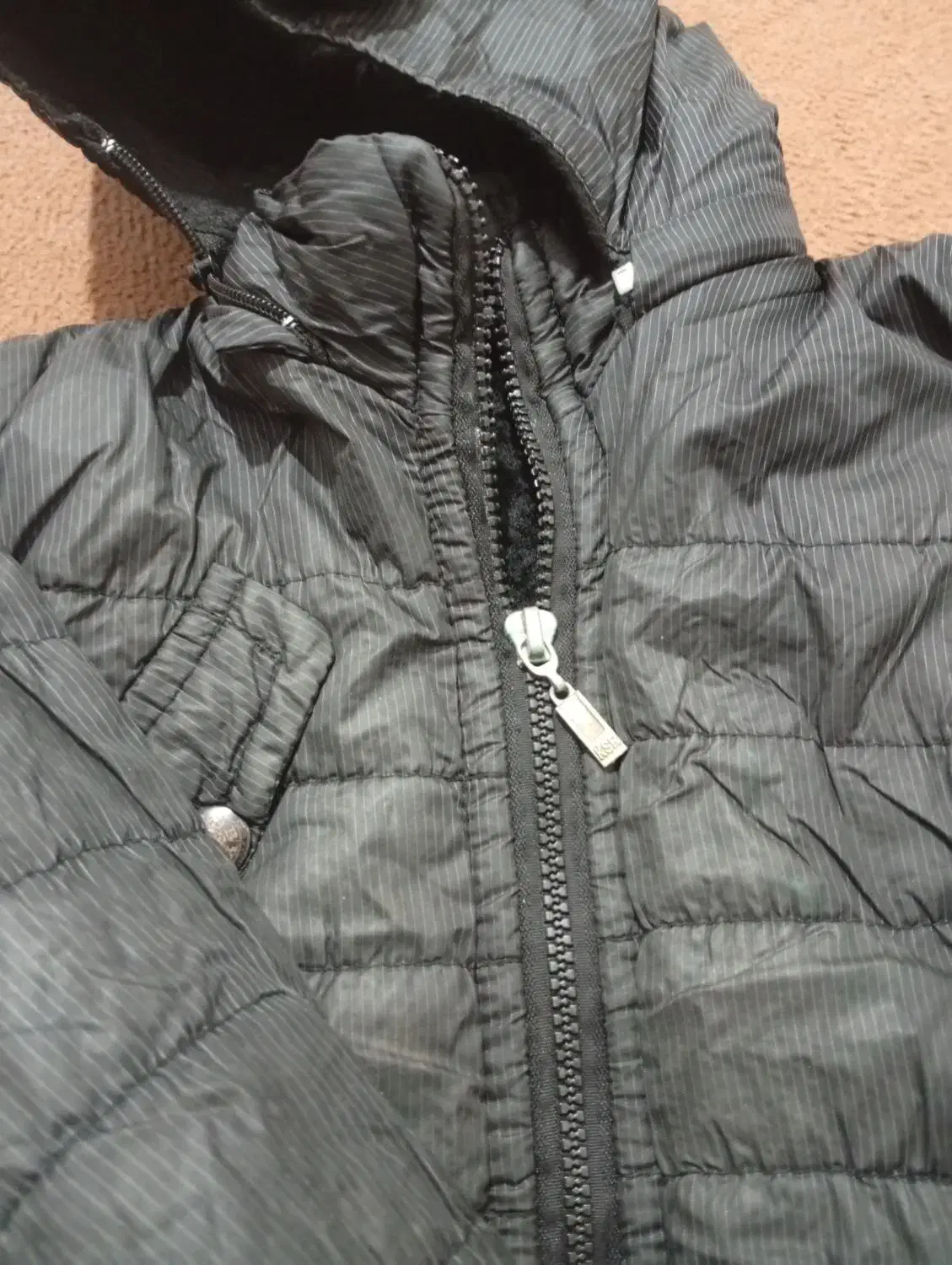 کاپشن|لباس|خان ببین, |دیوار