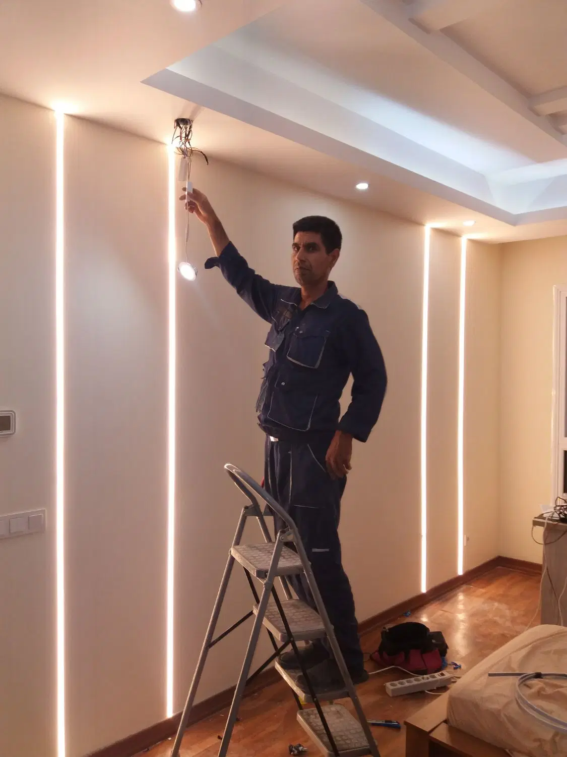 برق کاری و نصب لوستر|خدمات پیشه و مهارت|تهران, قبا|دیوار