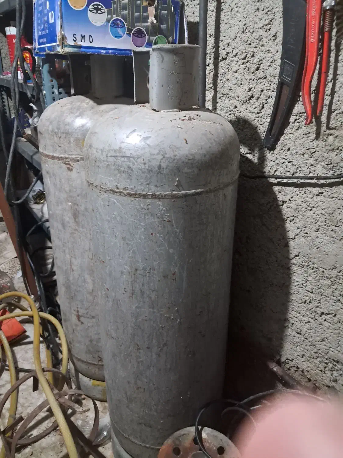 مخزن گاز ۵۰ کیلویی ۲ عدد|مصالح و تجهیزات ساختمان|ارومیه, |دیوار